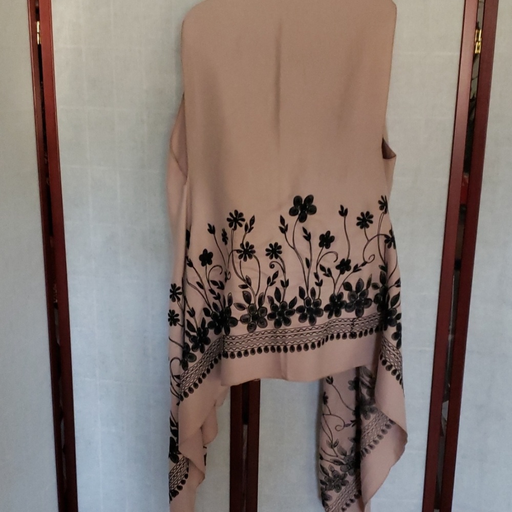 Cape/Wrap - Picture 2 of 3